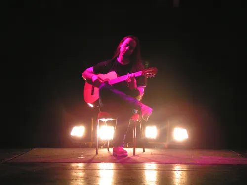 Rhayn Jooste performing live