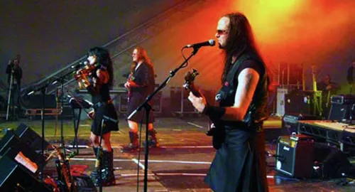 Rhayn Jooste performing live