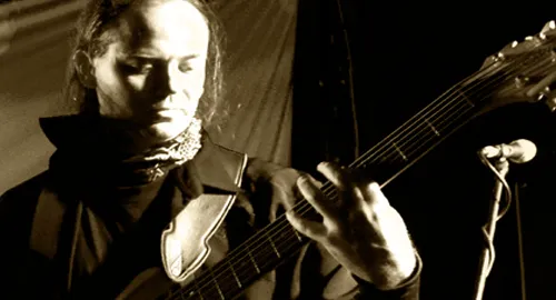 Rhayn Jooste performing live